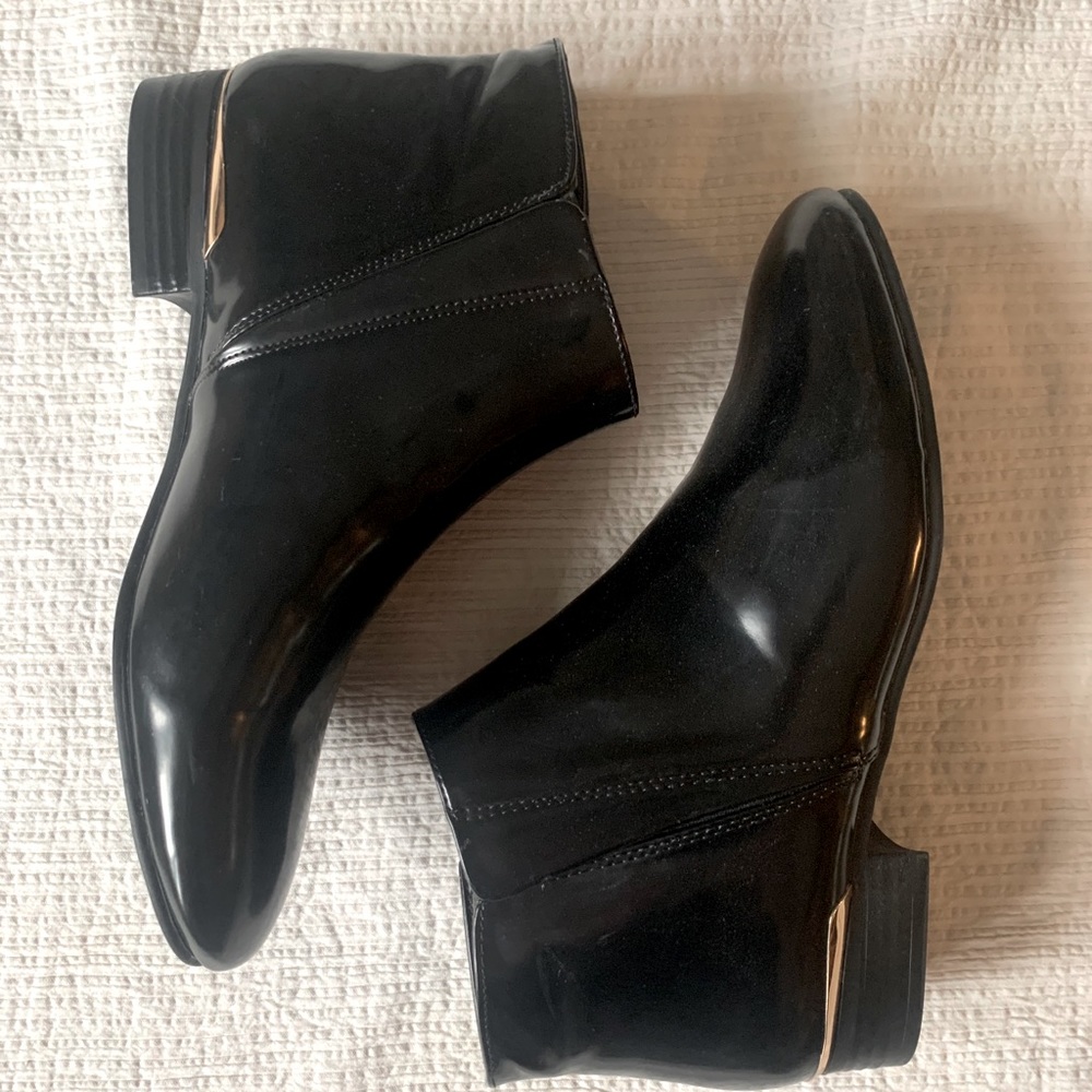 NWOT Zara Booties with gold trim heel